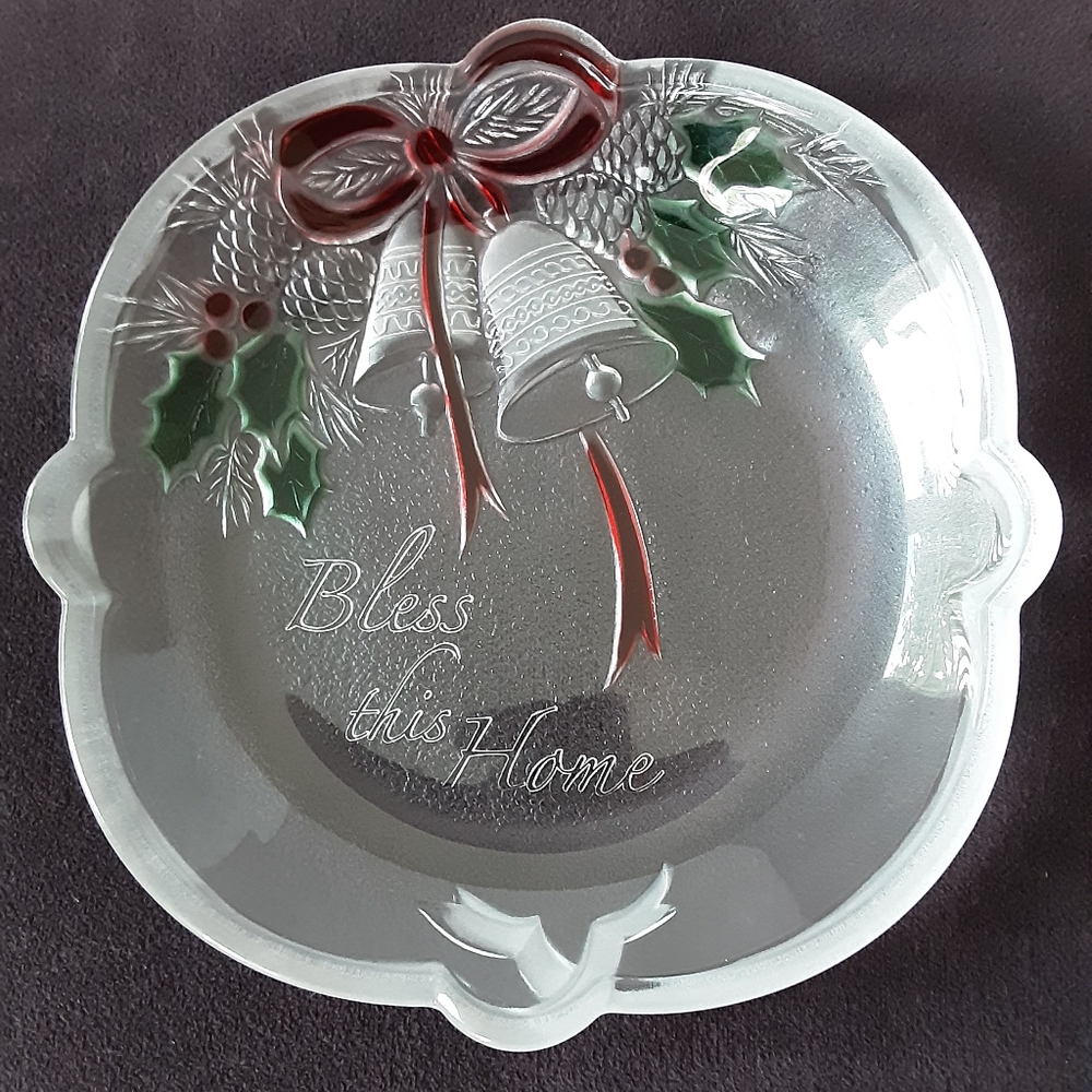 VTG MIKASA CRYSTAL CHRISTMAS SMALL PLATE